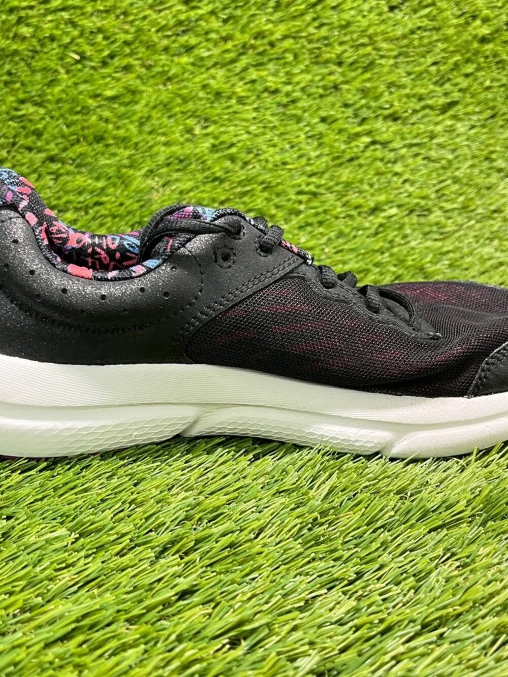 Under Armour Assert 10 Girls Size 6.5Y Black Pink Running Walking Shoes Sneakers